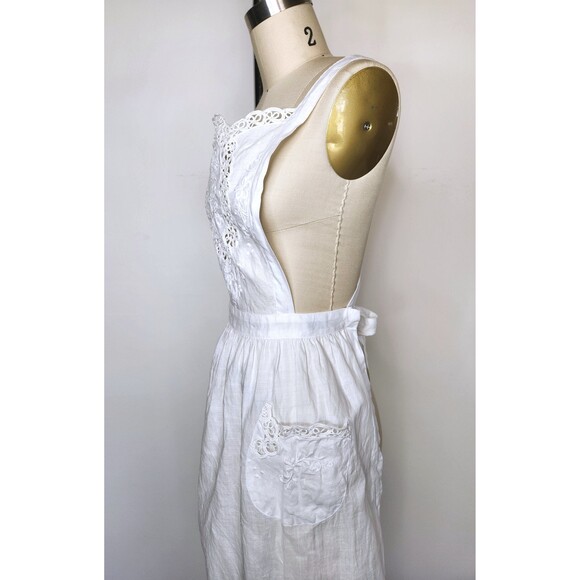 White LINEN Embroidered Apron - Cross Back - Cottage French Country Kitchen 50s - Picture 8 of 10
